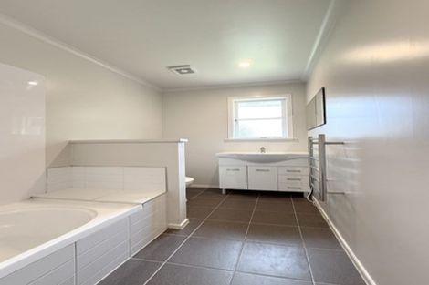 Photo of property in 25 Kereru Street, Henderson, Auckland, 0612