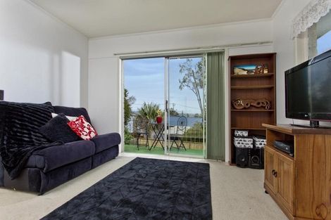 Photo of property in 5 Colin Wild Place, Glenfield, Auckland, 0629