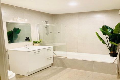 Photo of property in 2 Caspian Close, New Lynn, Auckland, 0600