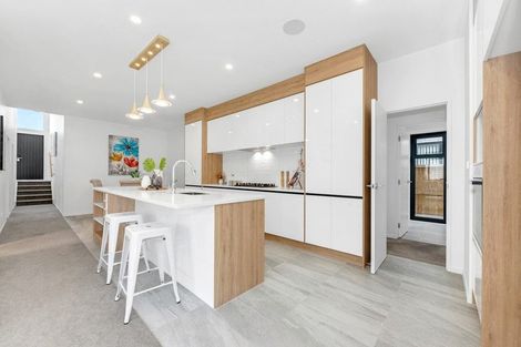 Photo of property in 28 Bushfield Drive, Flat Bush, Auckland, 2019