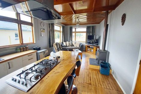 Photo of property in 19 Main Road, Tuatapere, 9620