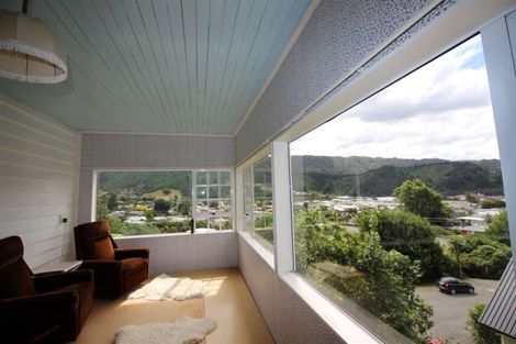 Photo of property in 118 Wellington Street, Picton, 7220