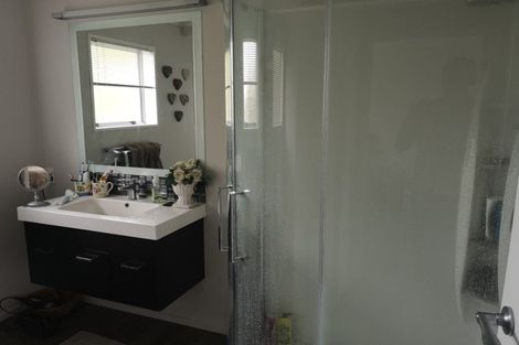 Photo of property in 3a Leo Place, Kawaha Point, Rotorua, 3010