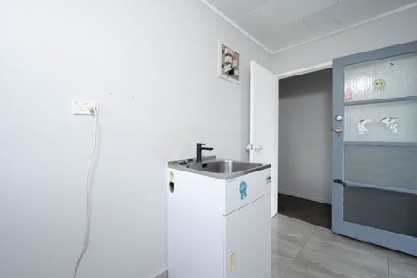 Photo of property in 2/15 Secretariat Place, Randwick Park, Auckland, 2105