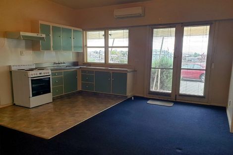 Photo of property in 3 Lincoln Road, Bluff Hill, Napier, 4110