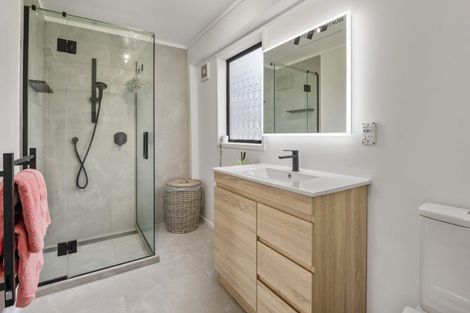 Photo of property in 8 Leaming Place, Clarks Beach, 2122