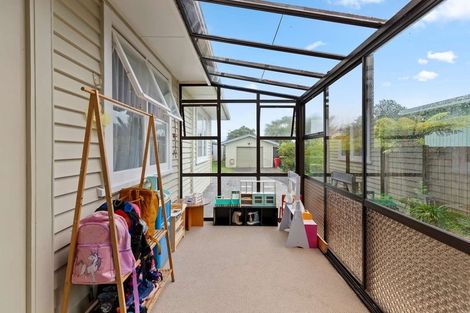 Photo of property in 28 Mazengarb Road, Paraparaumu Beach, Paraparaumu, 5032