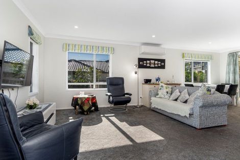 Photo of property in 76 Bert Wall Drive, Omokoroa, 3114