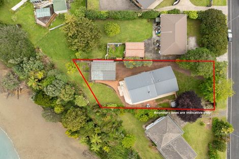 Photo of property in 111 Sandspit Road, Waiuku, 2123