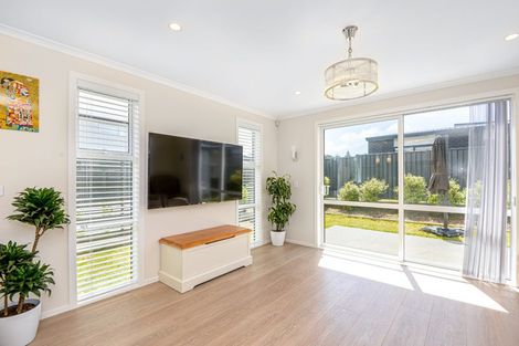 Photo of property in 32 Pateke Drive, Kenepuru, Porirua, 5022