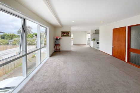 Photo of property in 12 Thomas Avenue, Te Atatu Peninsula, Auckland, 0610