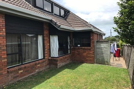 Photo of property in 2/2 Dallinghoe Crescent, Milford, Auckland, 0620