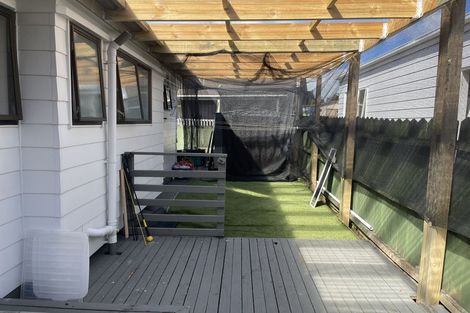 Photo of property in 10 Granville Drive, Massey, Auckland, 0614