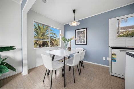 Photo of property in 10 Celeste Place, Totara Vale, Auckland, 0627