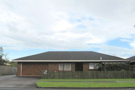 Photo of property in 2/71 Aviemore Drive, Highland Park, Auckland, 2010
