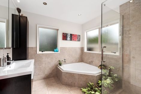 Photo of property in 3 Rifleman Rise, Unsworth Heights, Auckland, 0632