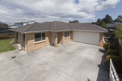 Photo of property in 106c Simpson Road, Henderson Valley, Auckland, 0614
