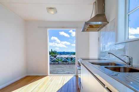 Photo of property in 18 Humphrey Kemp Avenue, Henderson, Auckland, 0612