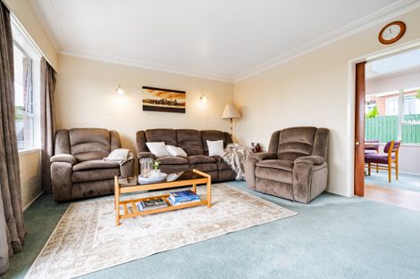 Photo of property in 17 Scanlen Terrace, Kelston, Auckland, 0602