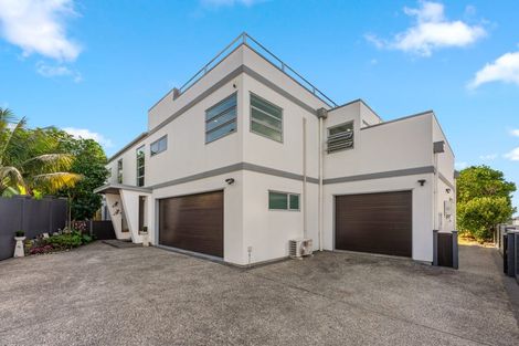 Photo of property in 5b Rahopara Street, Castor Bay, Auckland, 0620