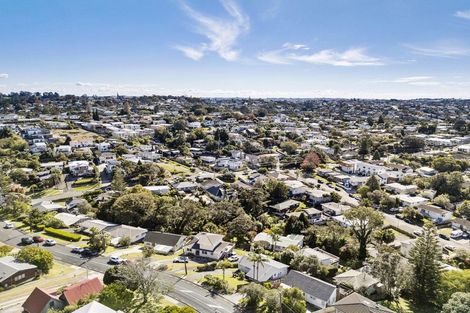 Photo of property in 1/16 Weldene Avenue, Glenfield, Auckland, 0629