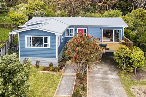Photo of property in 13 De Castro Place, Titahi Bay, Porirua, 5022