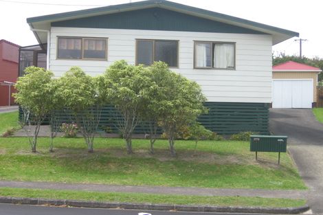 Photo of property in 2/19 College Road, Northcote, Auckland, 0627
