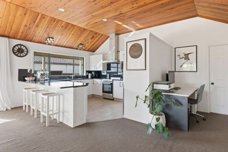 Photo of property in 32 Webb Place, Papamoa Beach, Papamoa, 3118