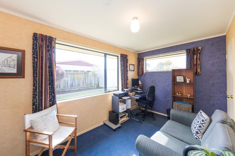 Photo of property in 84 Parnell Heights, Kelvin Grove, Palmerston North, 4414