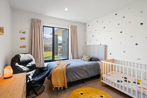 Photo of property in 9 Centre Crescent, Wanaka, 9305