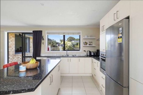 Photo of property in 41 Breaker Grove, Waiuku, 2123