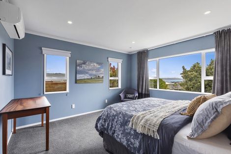 Photo of property in 13 De Castro Place, Titahi Bay, Porirua, 5022