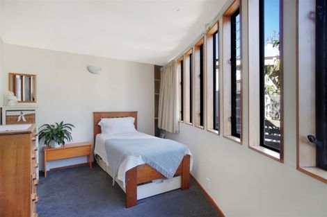 Photo of property in 65 Forrest Hill Road, Milford, Auckland, 0620