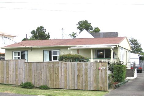 Photo of property in 2/326 Rangatira Road, Beach Haven, Auckland, 0626