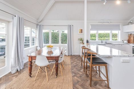 Photo of property in 4 Saint Leonard Street, Saint Johns Hill, Whanganui, 4501