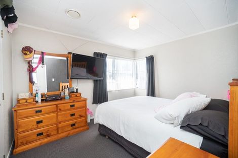 Photo of property in 46 Raglan Avenue, Cloverlea, Palmerston North, 4412