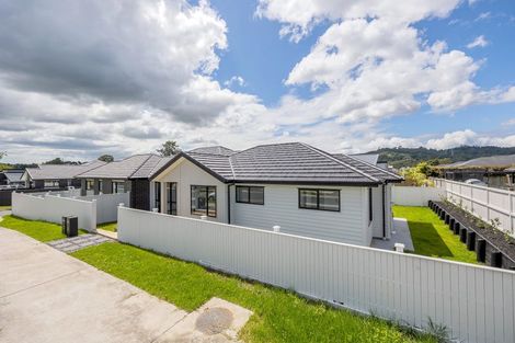 Photo of property in 14 Madden Avenue, Kumeu, 0810