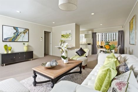 Photo of property in 2/21 Hauraki Crescent, Pinehill, Auckland, 0632