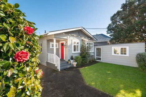 Photo of property in 1/18 Gladstone Road, Northcote, Auckland, 0627