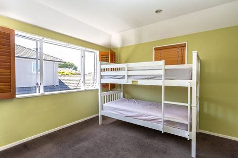 Photo of property in 2/138 Memorial Avenue, Burnside, Christchurch, 8053