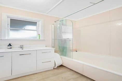 Photo of property in 5 Corsair Crescent, Mangere, Auckland, 2022