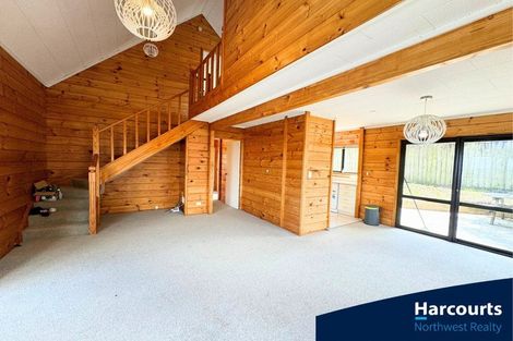 Photo of property in 6a Cambric Place, Botany Downs, Auckland, 2010