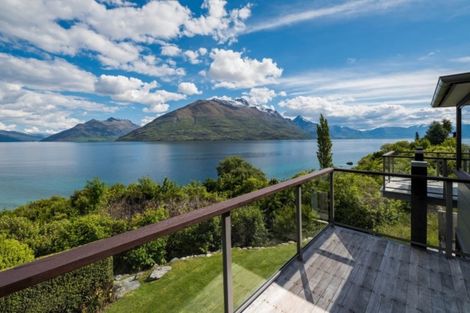 Photo of property in 62 Cedar Drive, Kelvin Heights, Queenstown, 9300