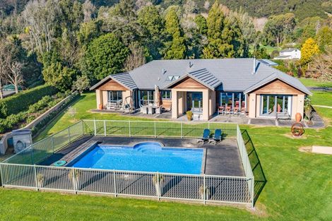 Photo of property in 40 Manakau Heights Drive, Manakau, Otaki, 5583