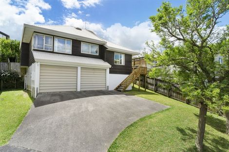 Photo of property in 2/18 Strabo Place, Windsor Park, Auckland, 0632