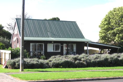 Photo of property in 88 Beach Road, Te Atatu Peninsula, Auckland, 0610