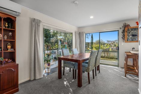 Photo of property in 4 Albizia Avenue, Henderson, Auckland, 0612