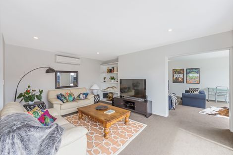 Photo of property in 48 Madison Terrace, Silverdale, 0932