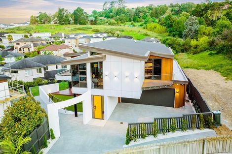 Photo of property in 31 Dunvegan Rise, East Tamaki Heights, Auckland, 2016