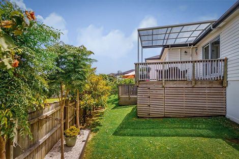 Photo of property in 11 Tee Point, Red Beach, 0932